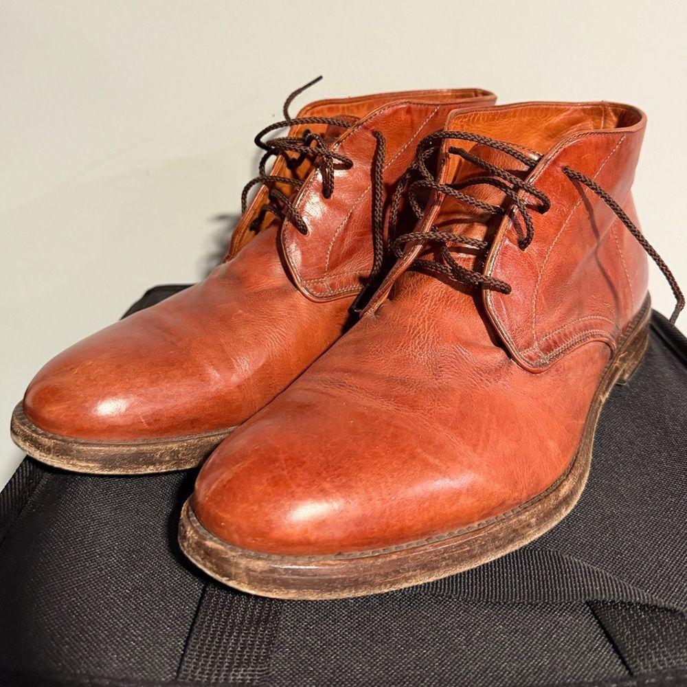 Pre-owned Men's Frye leather cognac Chukka boots, size 10!
